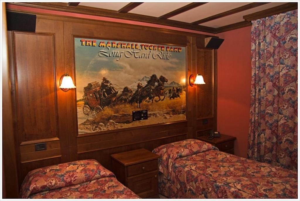 Hotel California Champoluc Værelse billede